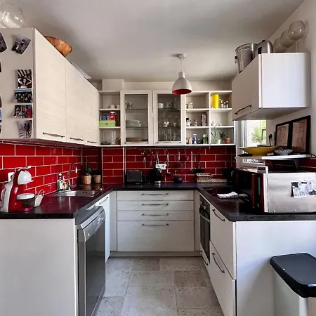 Large, Quiet, Familial Floor Duplex شقة *