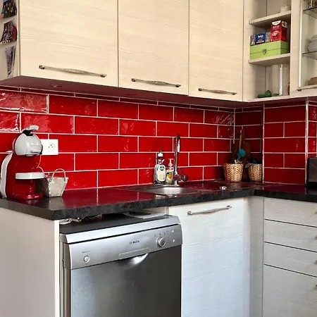 Large, Quiet, Familial Floor Duplex *