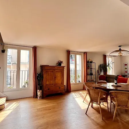 شقة Large, Quiet, Familial Floor Duplex باريس