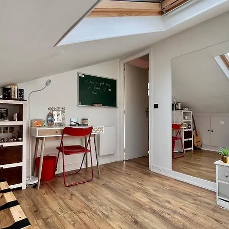 Large, Quiet, Familial Floor Duplex باريس