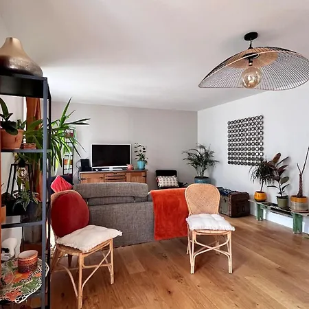 Large, Quiet, Familial Floor Duplex شقة *