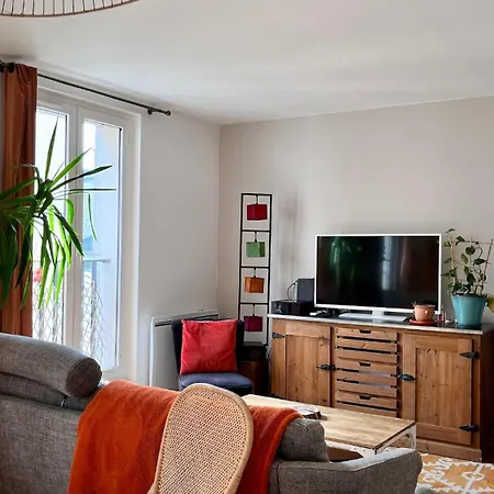 Large, Quiet, Familial Floor Duplex *
