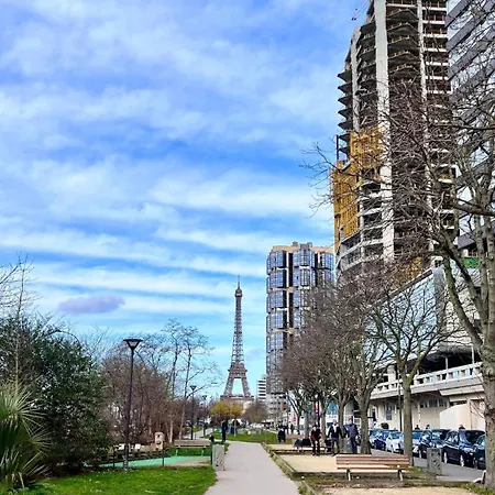 Large, Quiet, Familial Floor Duplex باريس