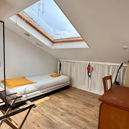 Large, Quiet, Familial Floor Duplex *