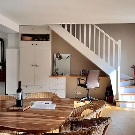 شقة Large, Quiet, Familial Floor Duplex باريس