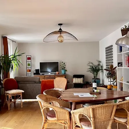Large, Quiet, Familial Floor Duplex
